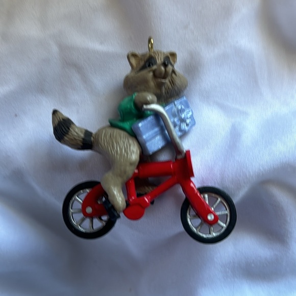 Hallmark ornament raccoon biker dated 1987 - Picture 3 of 5